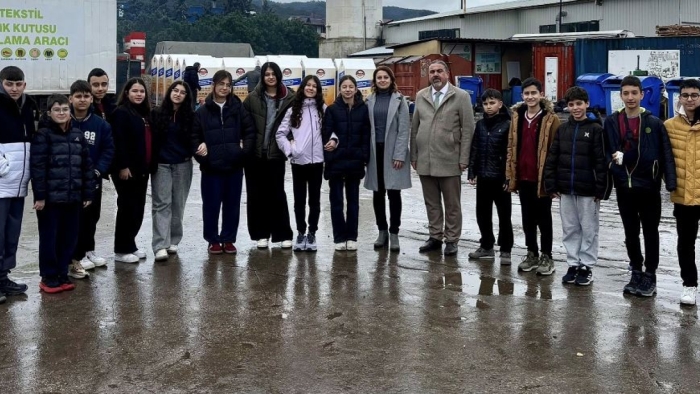 Öğrencilerden Atık Getirme Merkezi’ne ziyaret